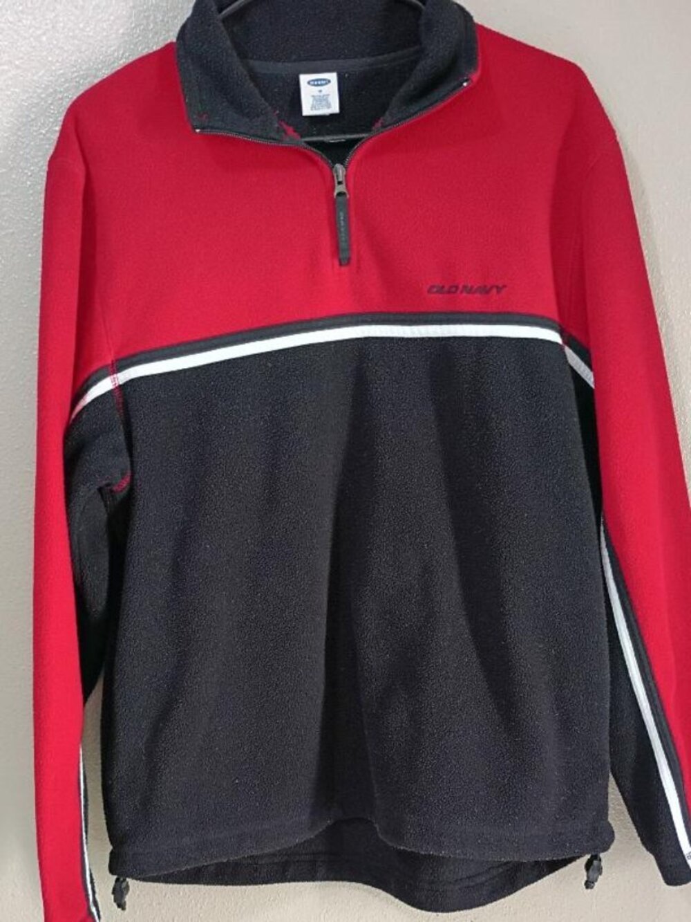 OLD NAVY Fleece pullover w/quarter zipper Med. (Red & Black)